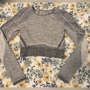 Athleta Gray long sleeve crop top